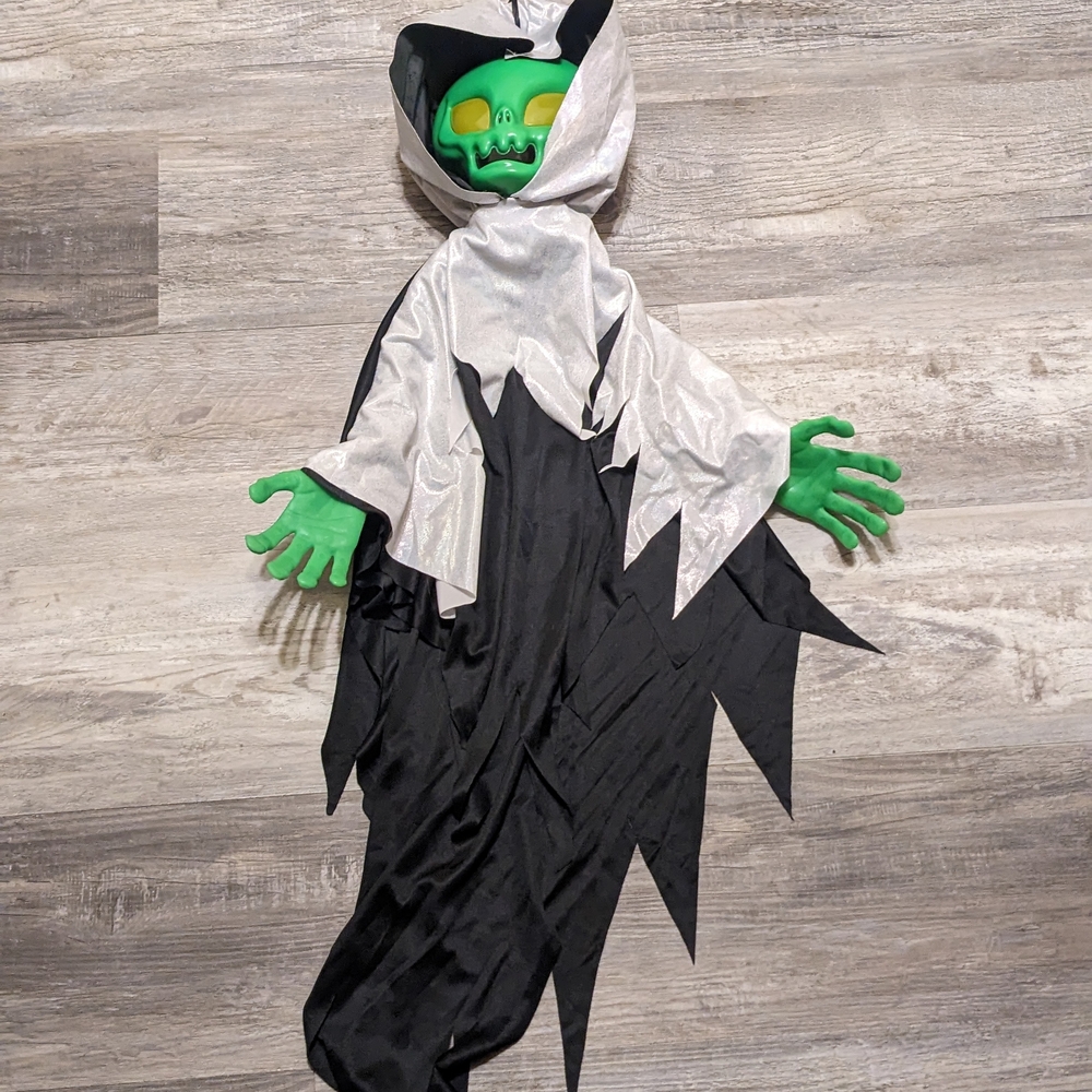 Alien Halloween Wall Hanging
